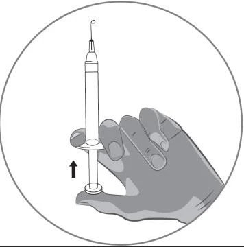 Mano sosteniendo verticalmente una jeringa con aguja, una flecha negra apunta hacia arriba en dirección del émbolo del dispositivo médico