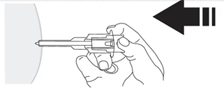 Mano che impugna un iniettore applicandolo sulla coscia, una freccia nera indica la direzione del movimento del dispositivo verso il corpo dell'utente