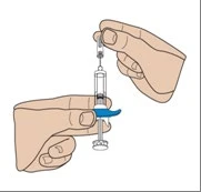 Due mani che impugnano una siringa con un elemento blu, una mano stabilizza il corpo e l'altra tiene la parte superiore del dispositivo