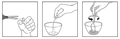 Tre disegni che mostrano l'apertura della capsula con le forbici, lo svuotamento del contenuto in una ciotola e il mescolamento della polvere con un cucchiaino all'interno di un contenitore