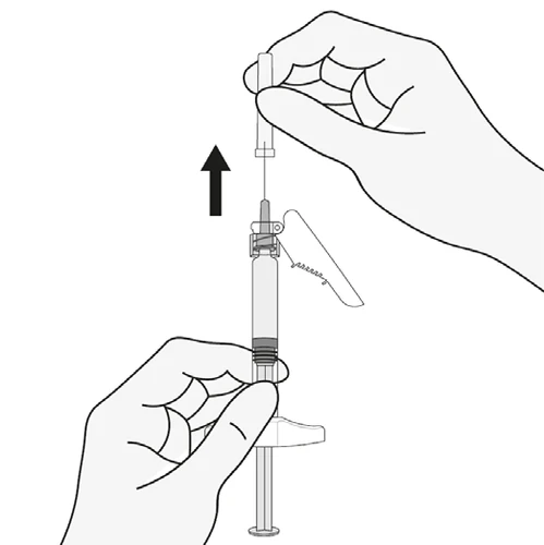 Mano sosteniendo la aguja colocándola sobre la jeringa, con una flecha negra visible apuntando hacia arriba, así como la palanca y el émbolo del dispositivo