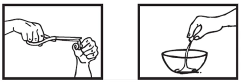 La mano sinistra tiene le forbici che tagliano un tubicino sottile, la mano destra tiene l'estremità del tubicino, mentre un'altra mano versa il contenuto nella ciotola