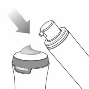 Hand attaching a white tip to the top of a medication tube, indicating the assembly direction according to the arrow