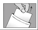 Mano sosteniendo una hoja de papel blanca y levantándola hacia arriba, simbolizando una flecha apuntando hacia arriba por encima del borde del papel