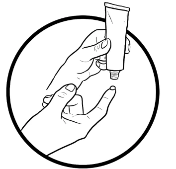 Dos manos dentro de un círculo negro, una sostiene un tubo de medicamento y la otra exprime una pequeña cantidad del producto sobre el dedo índice
