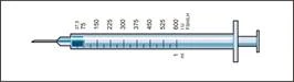 Siringa con ago, riempita di liquido fino al segno di 1 ml, con scala da 0 a 1 ml con intervalli di 0,1 ml