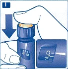 Mano presionando la tapa del frasco de medicamento para establecer la dosis de 0,2 ml, que se muestra en la escala de dosificación