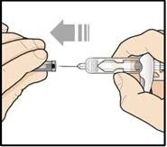 Manos insertando una jeringa en un frasco de medicamento, una flecha indica la dirección del movimiento del émbolo para aspirar la solución